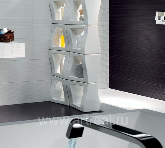 Ванная комната отделанная плиткой Fap Rubacuori цвета Bianco/Ebano.